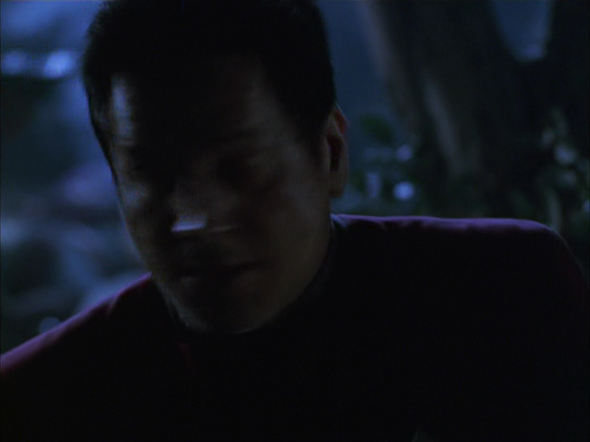 extant_StarTrek_VOY_6x14-Memorial_02233.jpg