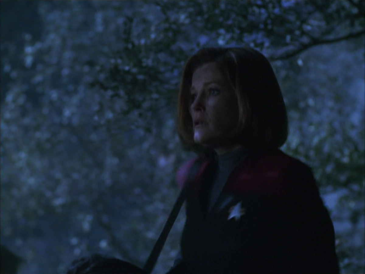 extant_StarTrek_VOY_6x14-Memorial_02235.jpg