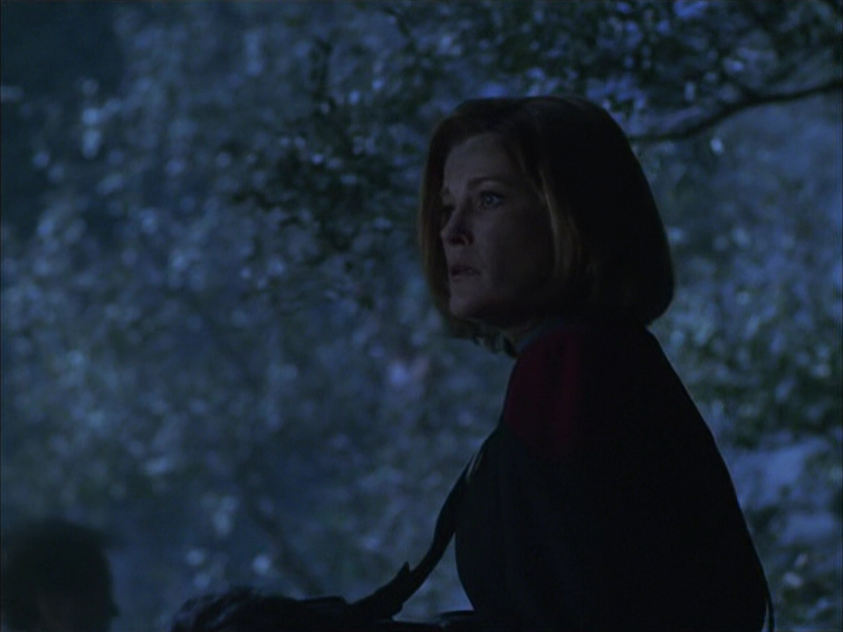 extant_StarTrek_VOY_6x14-Memorial_02236.jpg
