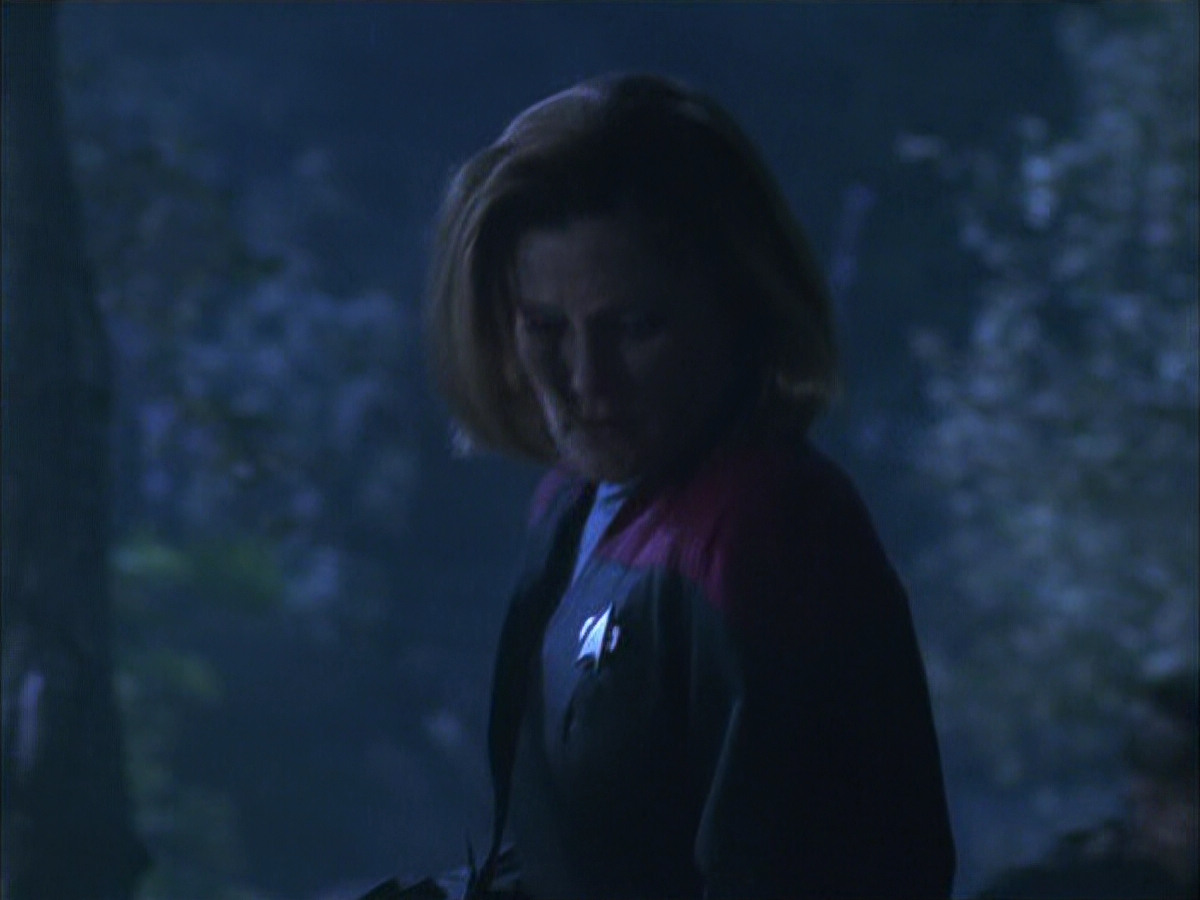 extant_StarTrek_VOY_6x14-Memorial_02238.jpg