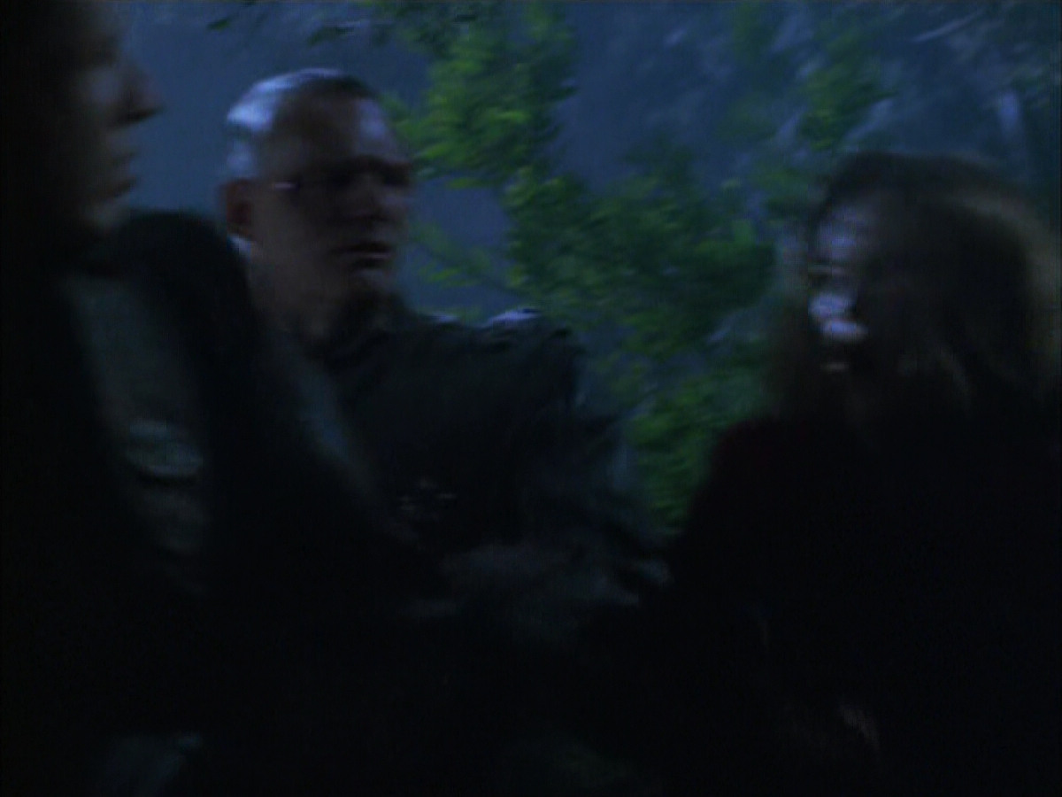 extant_StarTrek_VOY_6x14-Memorial_02245.jpg