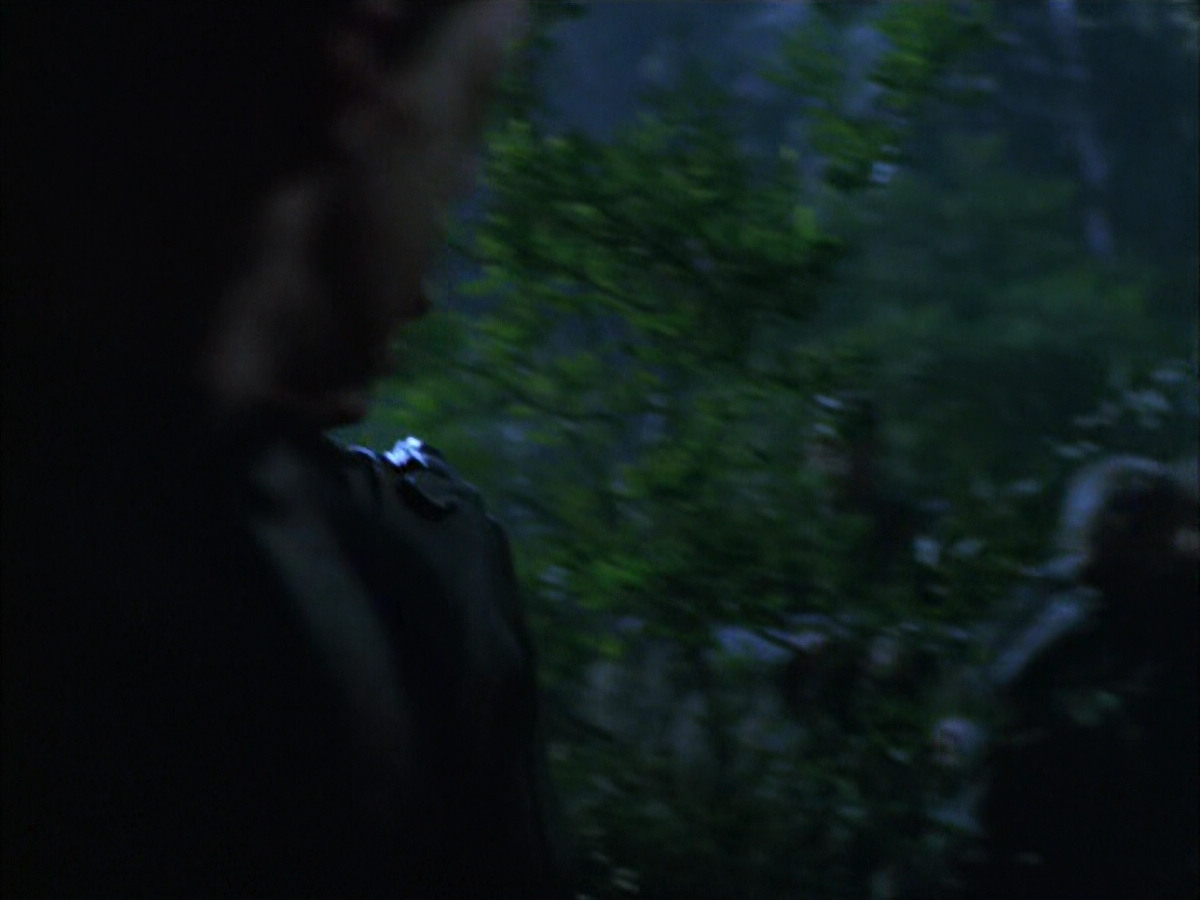 extant_StarTrek_VOY_6x14-Memorial_02248.jpg
