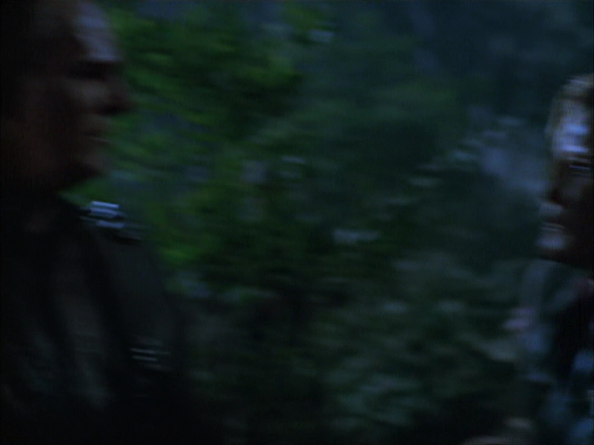 extant_StarTrek_VOY_6x14-Memorial_02250.jpg