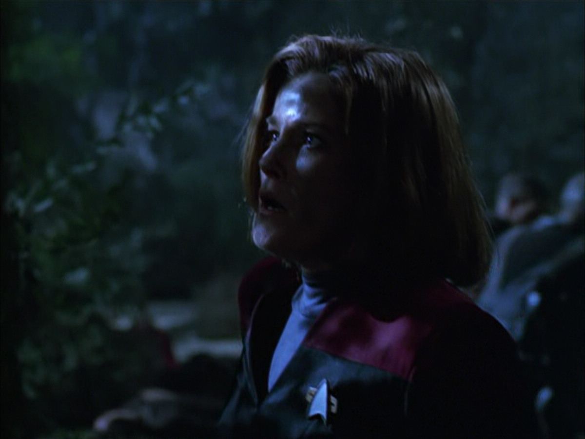 extant_StarTrek_VOY_6x14-Memorial_02253.jpg