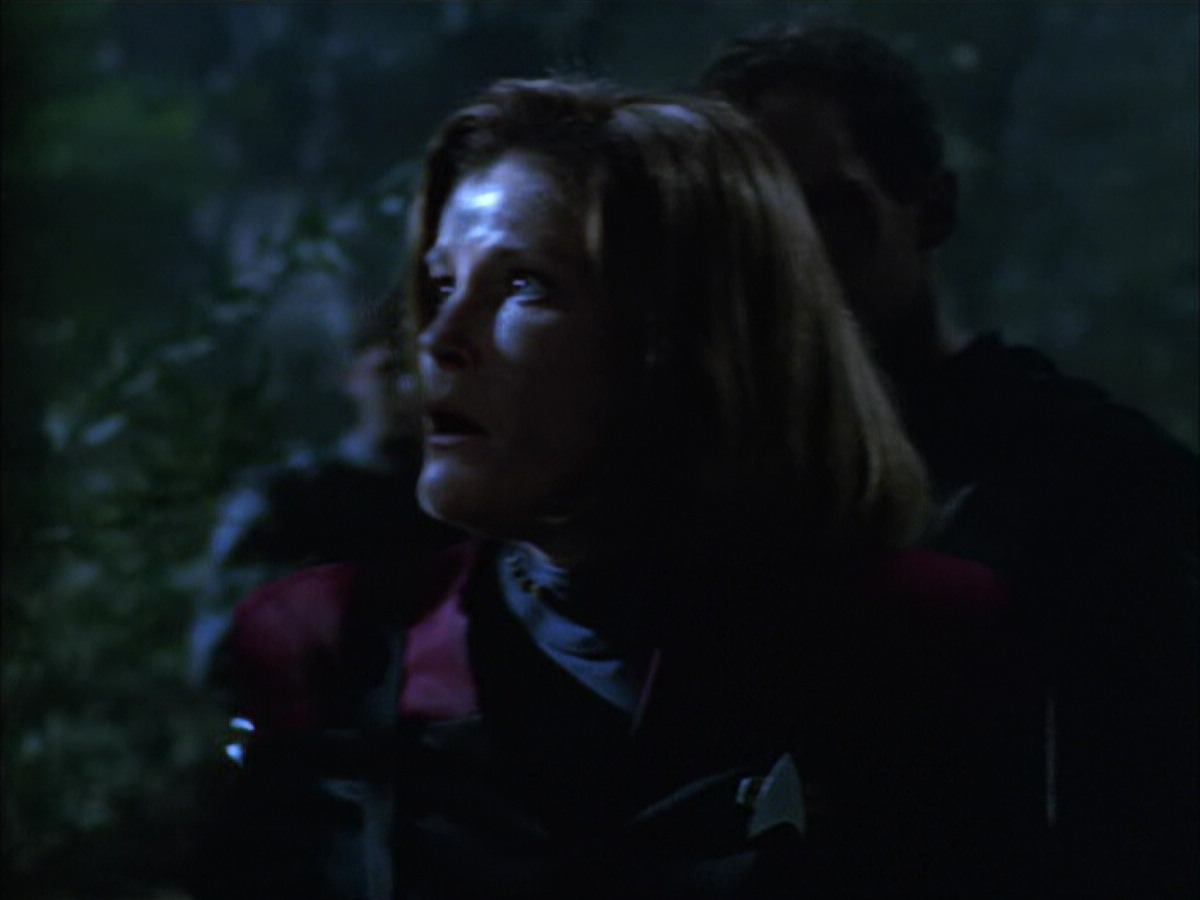extant_StarTrek_VOY_6x14-Memorial_02256.jpg