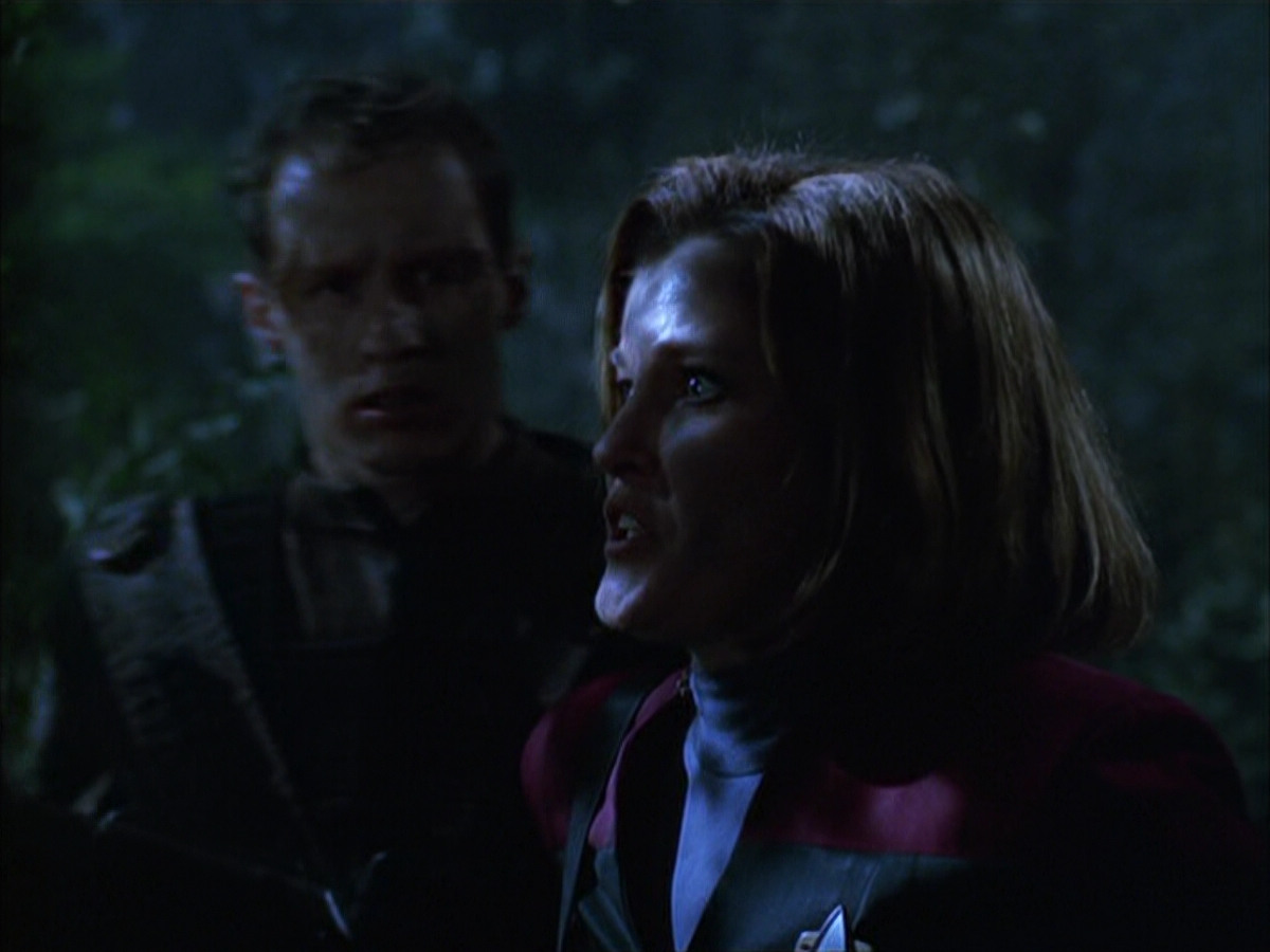 extant_StarTrek_VOY_6x14-Memorial_02258.jpg