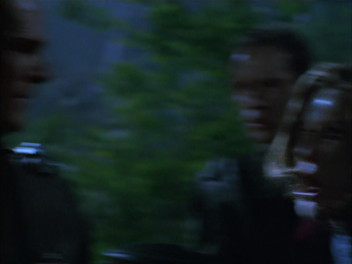 extant_StarTrek_VOY_6x14-Memorial_02266.jpg