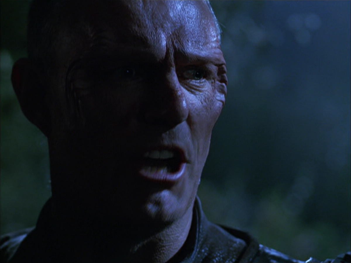 extant_StarTrek_VOY_6x14-Memorial_02268.jpg