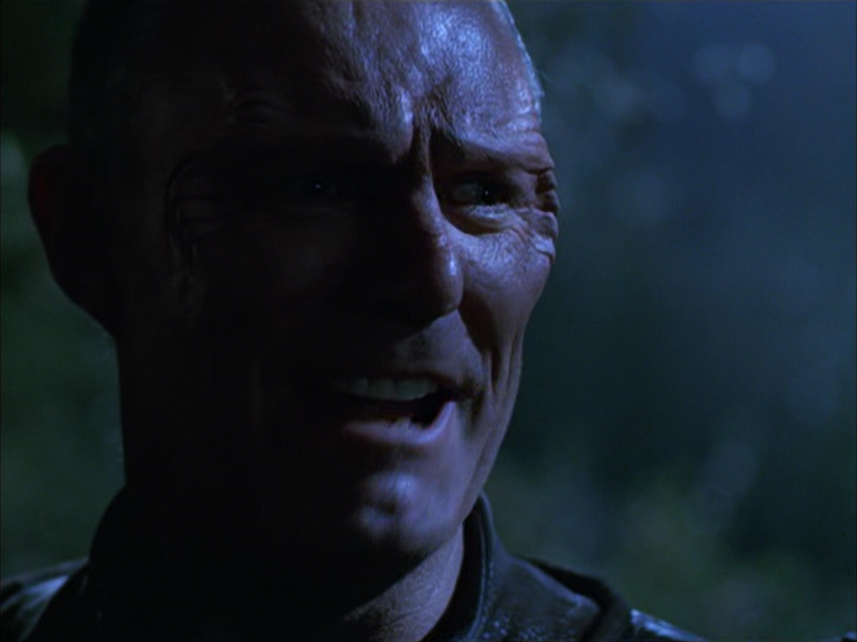 extant_StarTrek_VOY_6x14-Memorial_02269.jpg