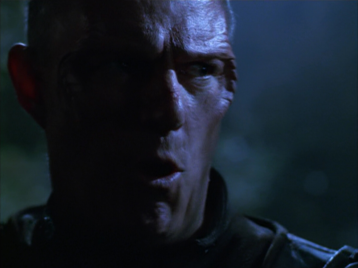 extant_StarTrek_VOY_6x14-Memorial_02285.jpg