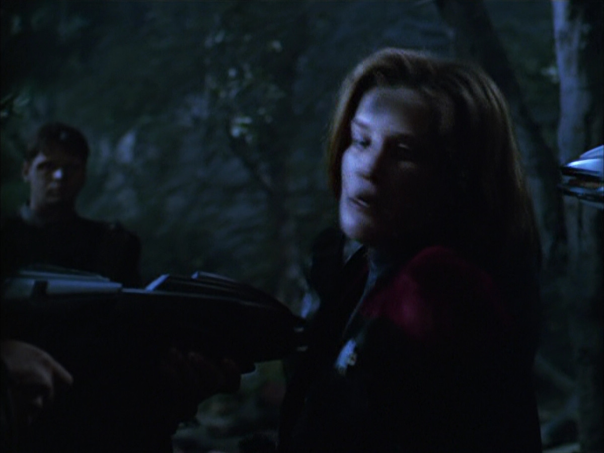 extant_StarTrek_VOY_6x14-Memorial_02287.jpg