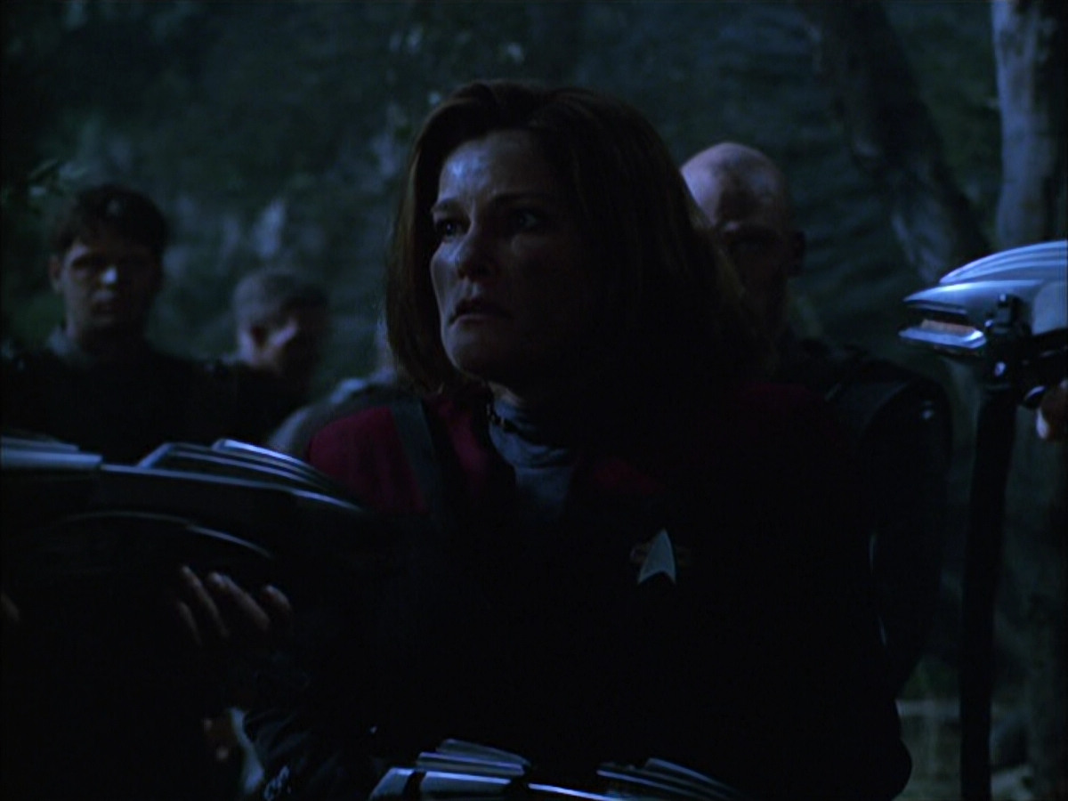extant_StarTrek_VOY_6x14-Memorial_02292.jpg