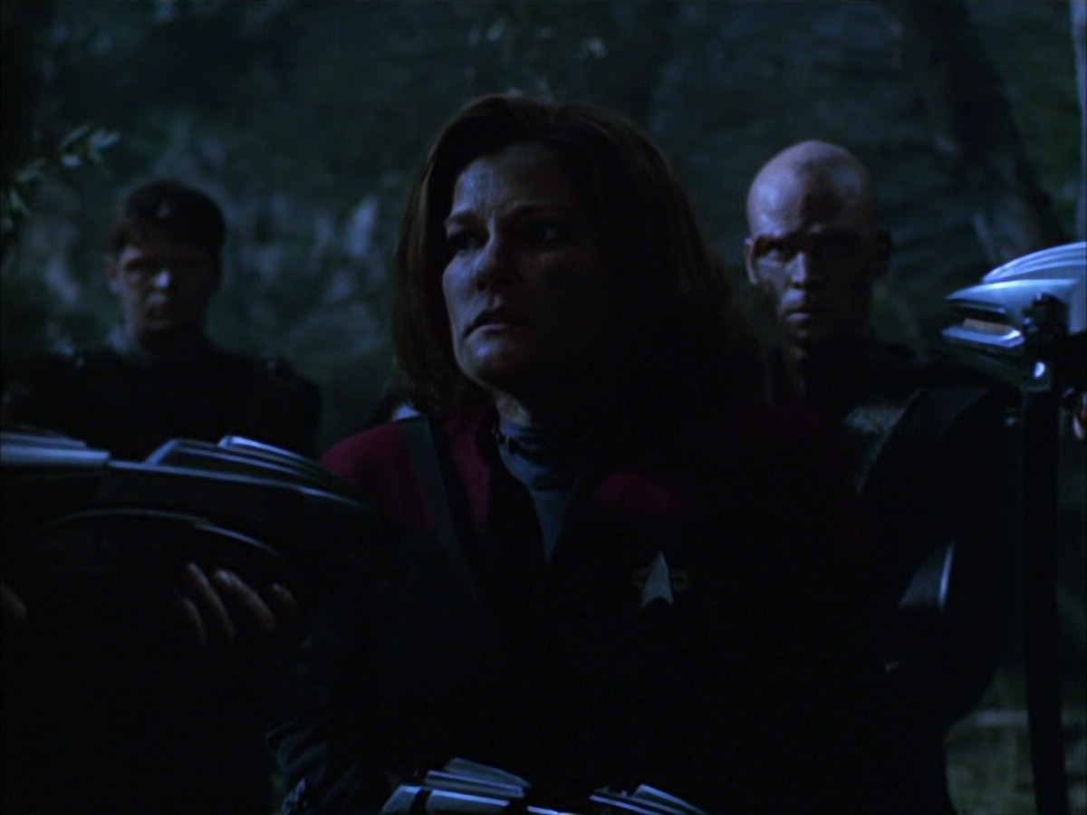 extant_StarTrek_VOY_6x14-Memorial_02293.jpg