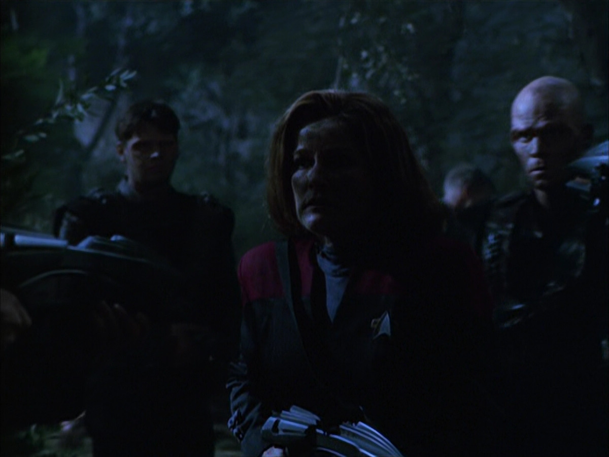 extant_StarTrek_VOY_6x14-Memorial_02295.jpg