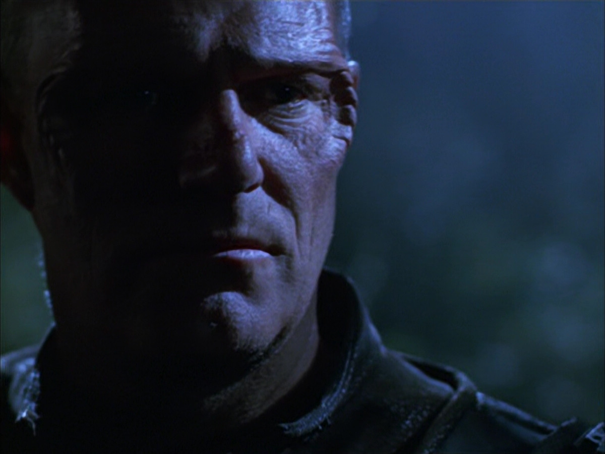extant_StarTrek_VOY_6x14-Memorial_02303.jpg