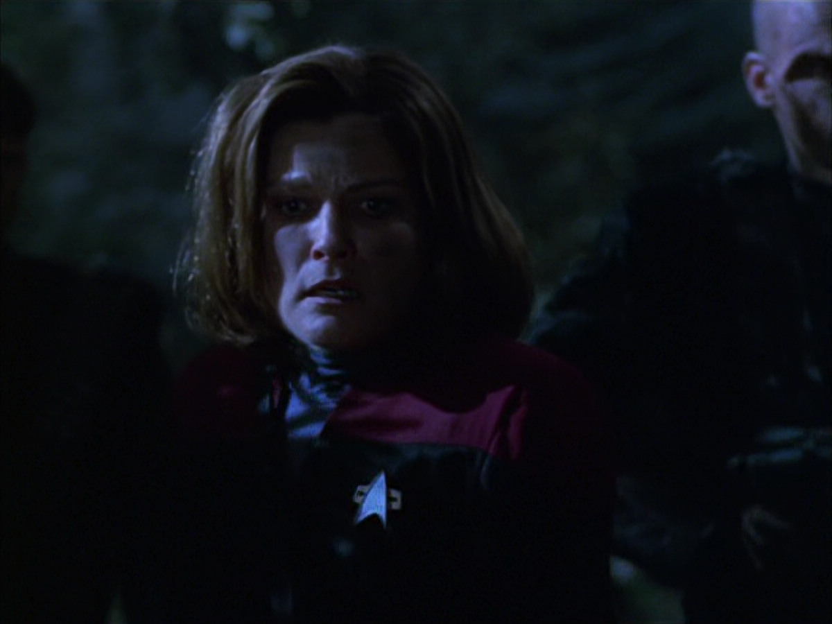 extant_StarTrek_VOY_6x14-Memorial_02308.jpg