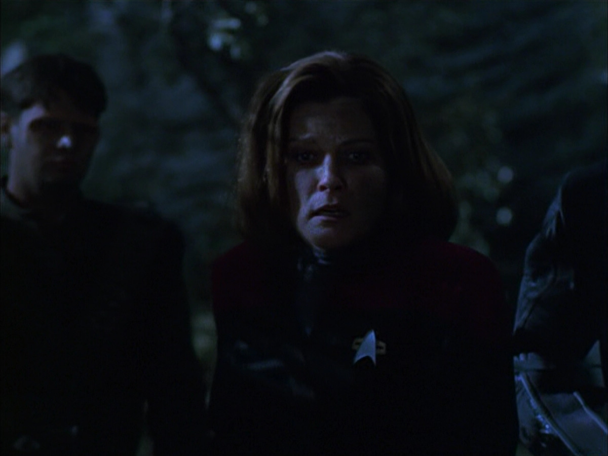 extant_StarTrek_VOY_6x14-Memorial_02310.jpg