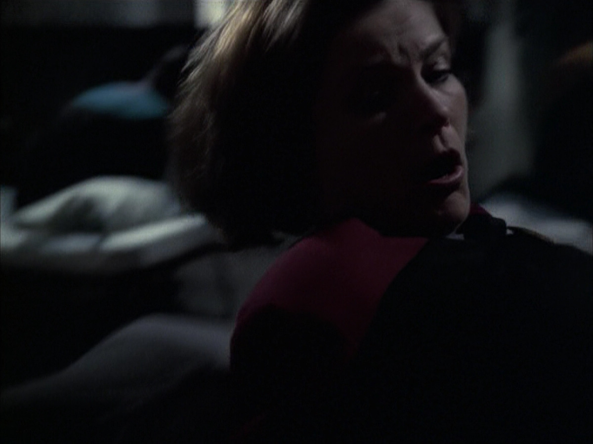 extant_StarTrek_VOY_6x14-Memorial_02311.jpg