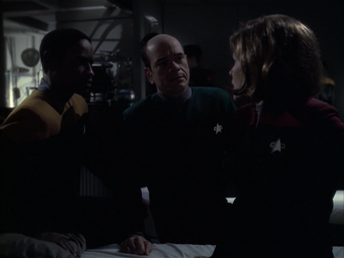 extant_StarTrek_VOY_6x14-Memorial_02317.jpg