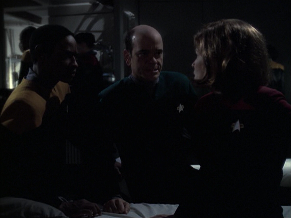 extant_StarTrek_VOY_6x14-Memorial_02320.jpg