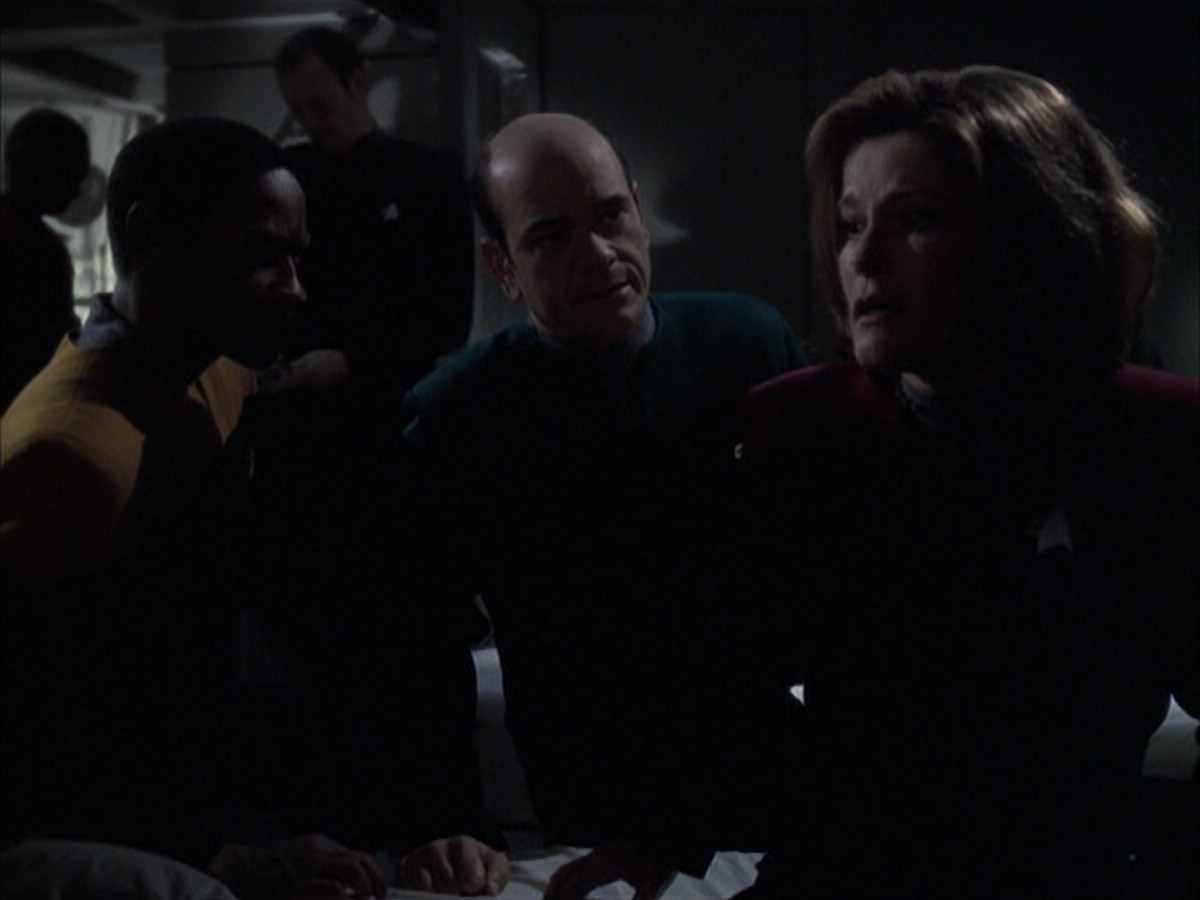 extant_StarTrek_VOY_6x14-Memorial_02333.jpg
