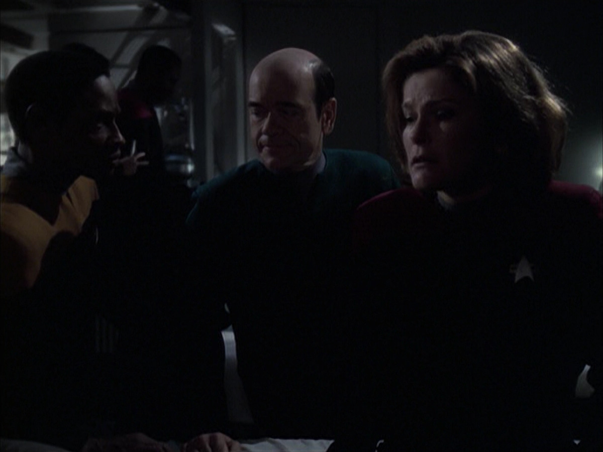 extant_StarTrek_VOY_6x14-Memorial_02338.jpg