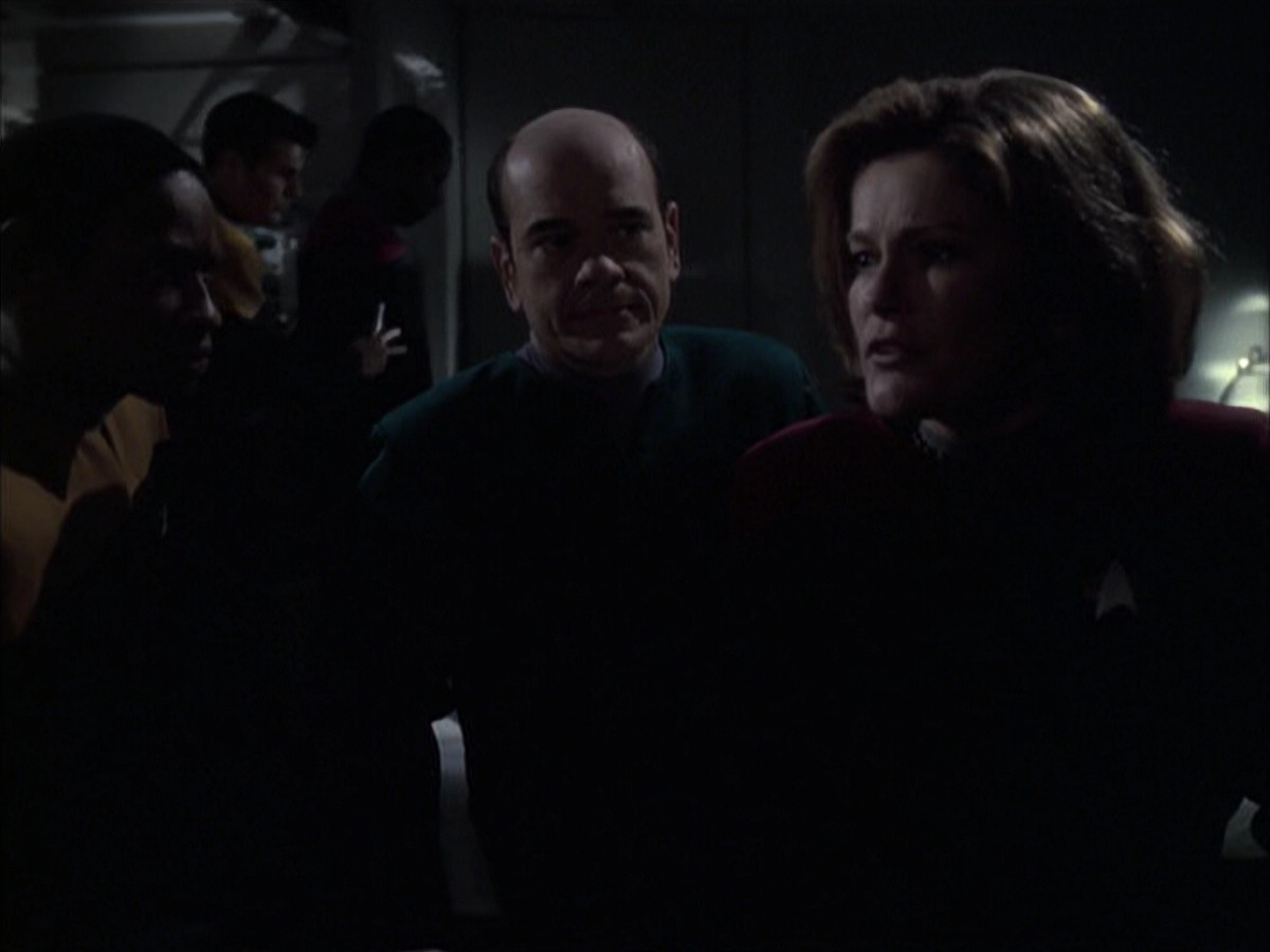 extant_StarTrek_VOY_6x14-Memorial_02340.jpg