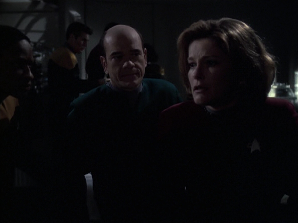 extant_StarTrek_VOY_6x14-Memorial_02342.jpg