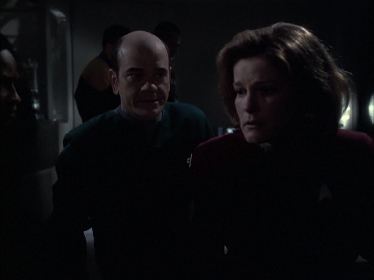 extant_StarTrek_VOY_6x14-Memorial_02344.jpg