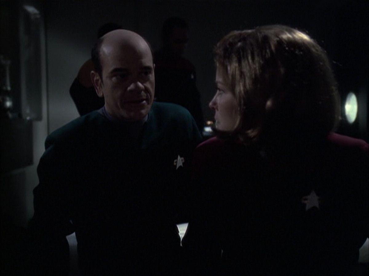 extant_StarTrek_VOY_6x14-Memorial_02345.jpg