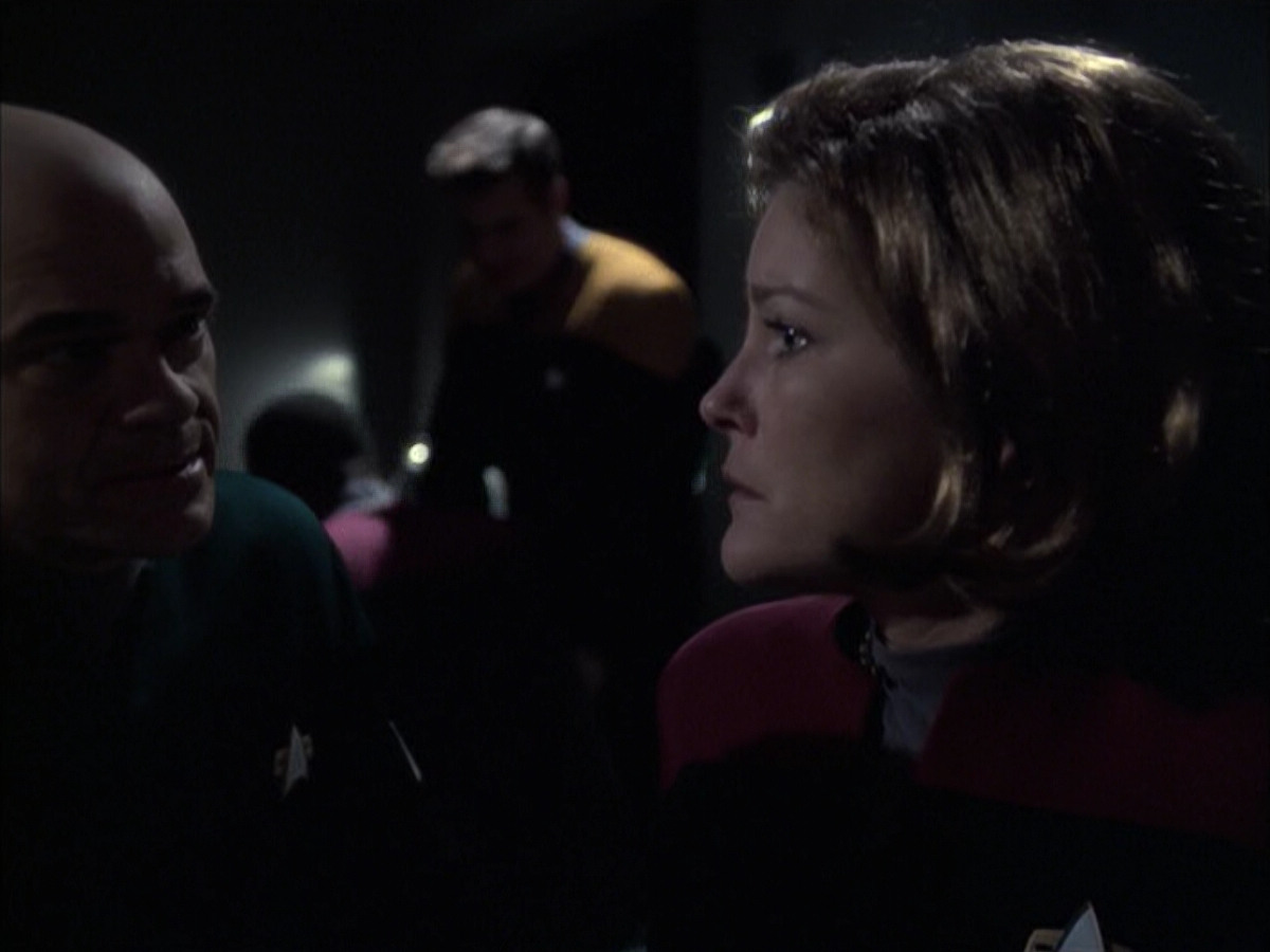 extant_StarTrek_VOY_6x14-Memorial_02352.jpg