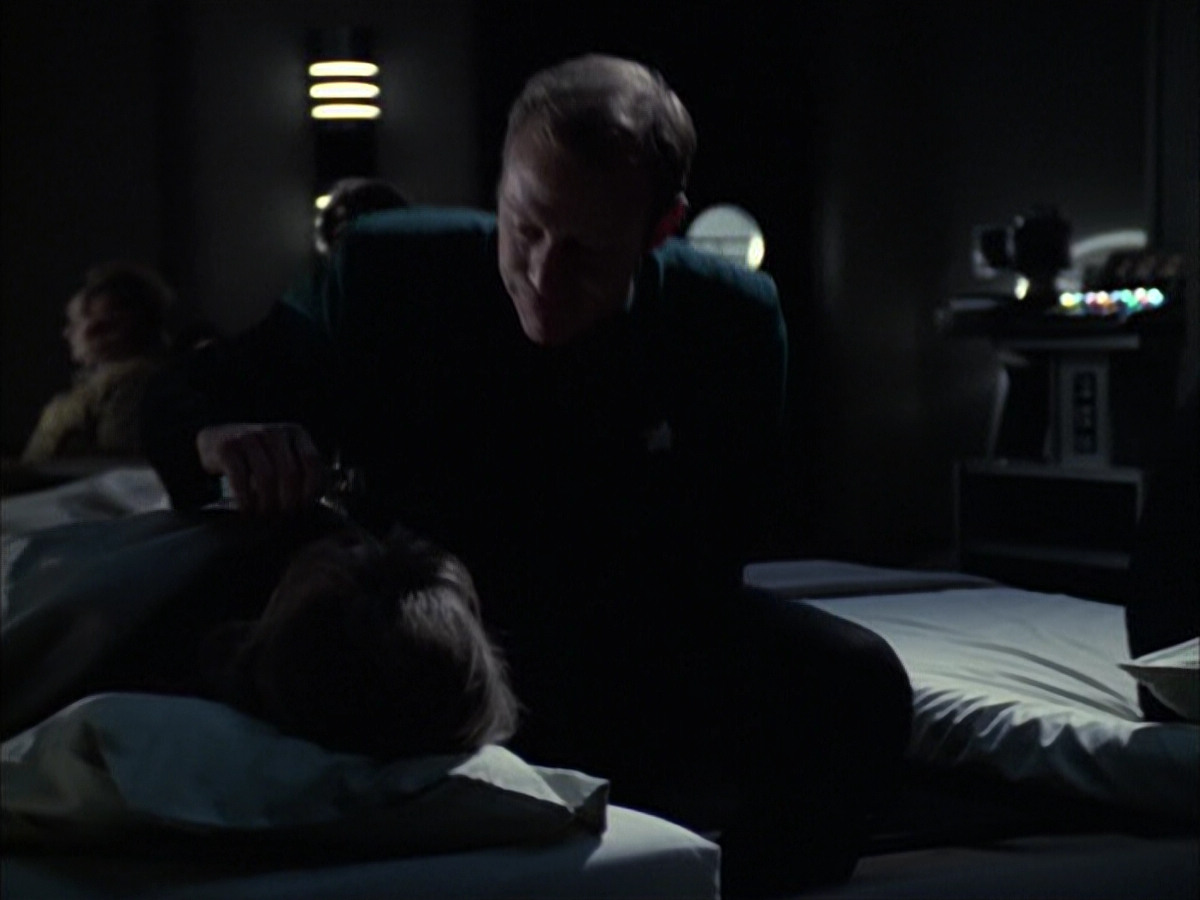 extant_StarTrek_VOY_6x14-Memorial_02363.jpg