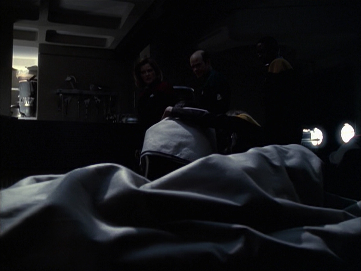 extant_StarTrek_VOY_6x14-Memorial_02392.jpg