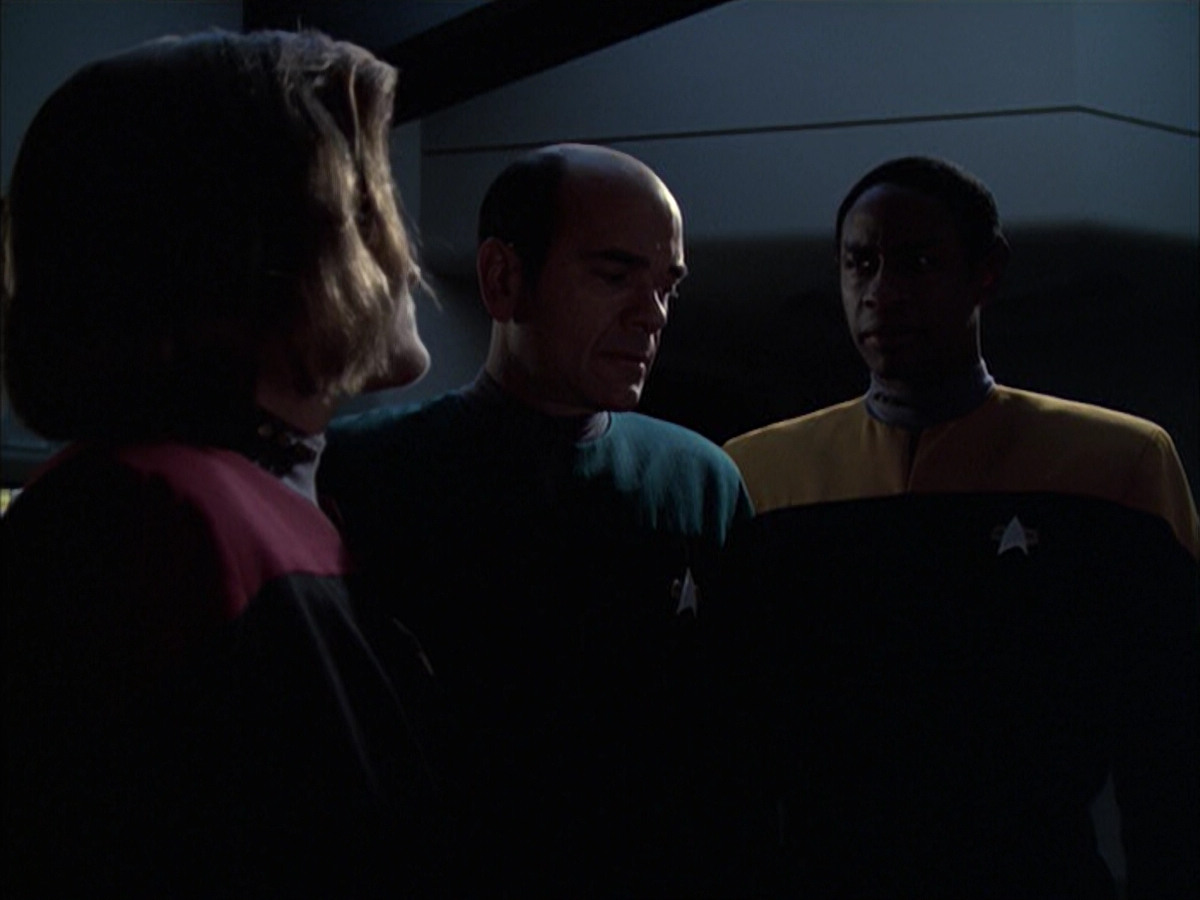 extant_StarTrek_VOY_6x14-Memorial_02458.jpg