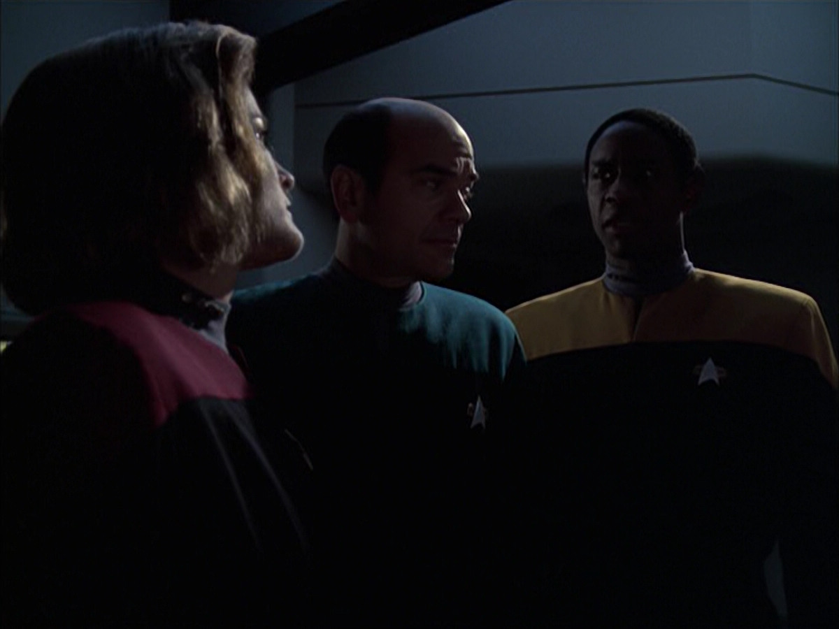 extant_StarTrek_VOY_6x14-Memorial_02459.jpg