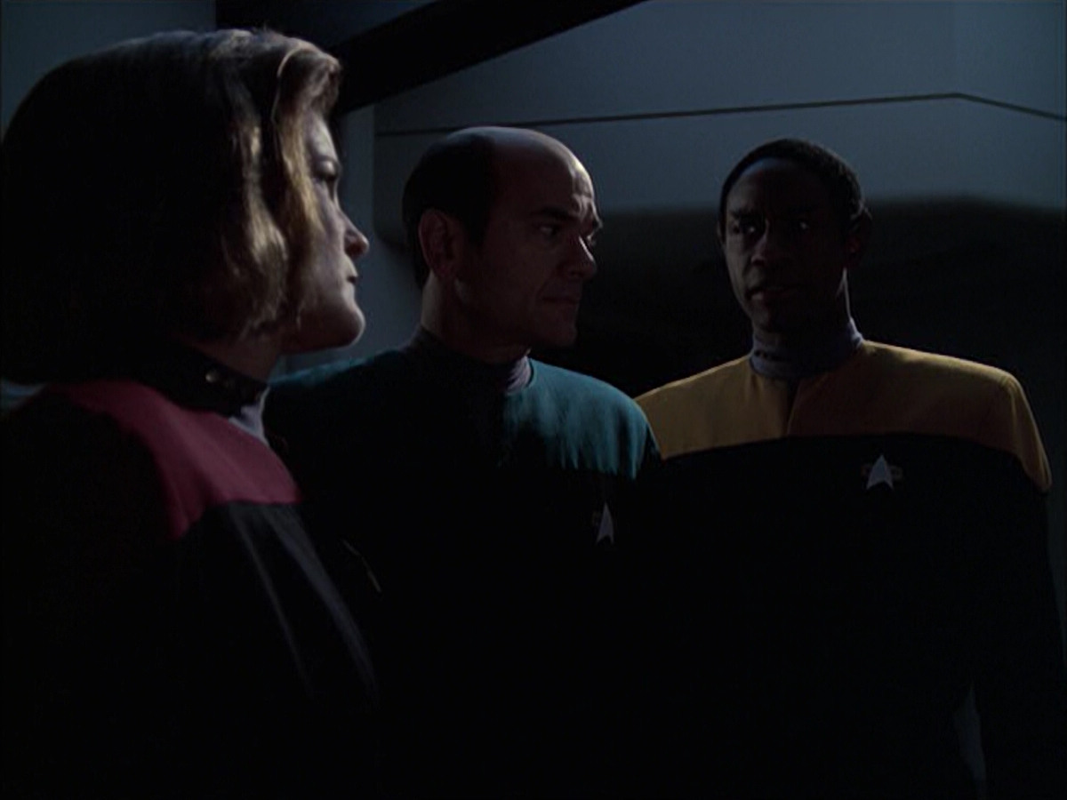 extant_StarTrek_VOY_6x14-Memorial_02461.jpg