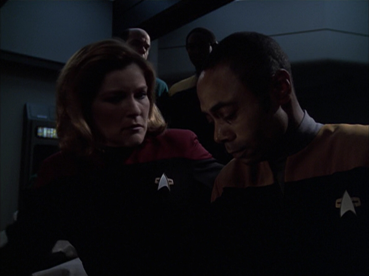 extant_StarTrek_VOY_6x14-Memorial_02493.jpg
