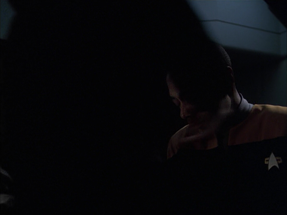 extant_StarTrek_VOY_6x14-Memorial_02497.jpg