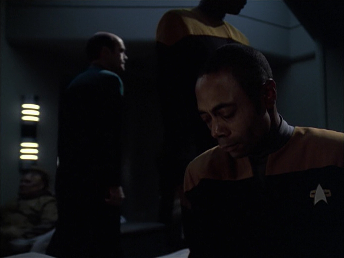 extant_StarTrek_VOY_6x14-Memorial_02499.jpg