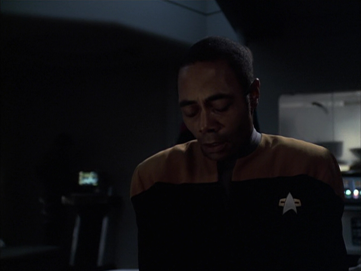 extant_StarTrek_VOY_6x14-Memorial_02502.jpg