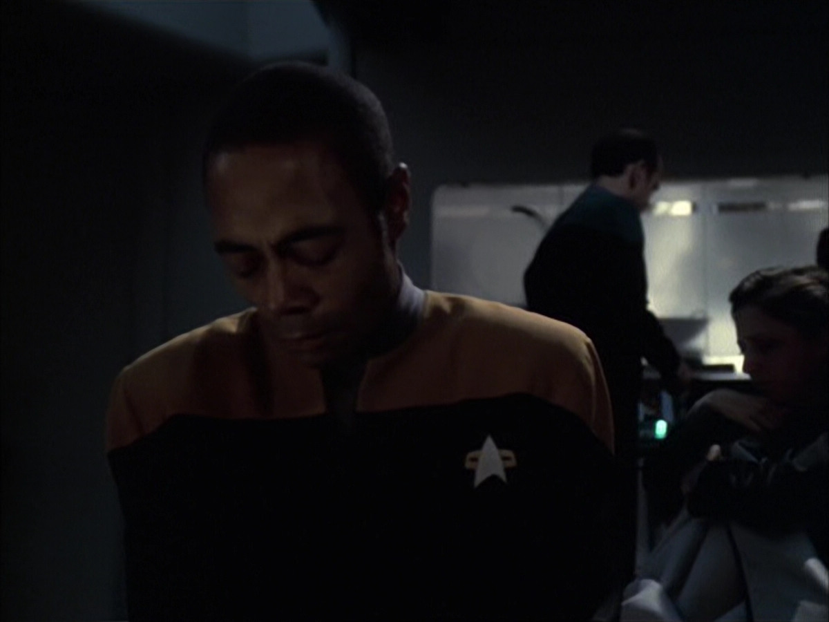 extant_StarTrek_VOY_6x14-Memorial_02505.jpg