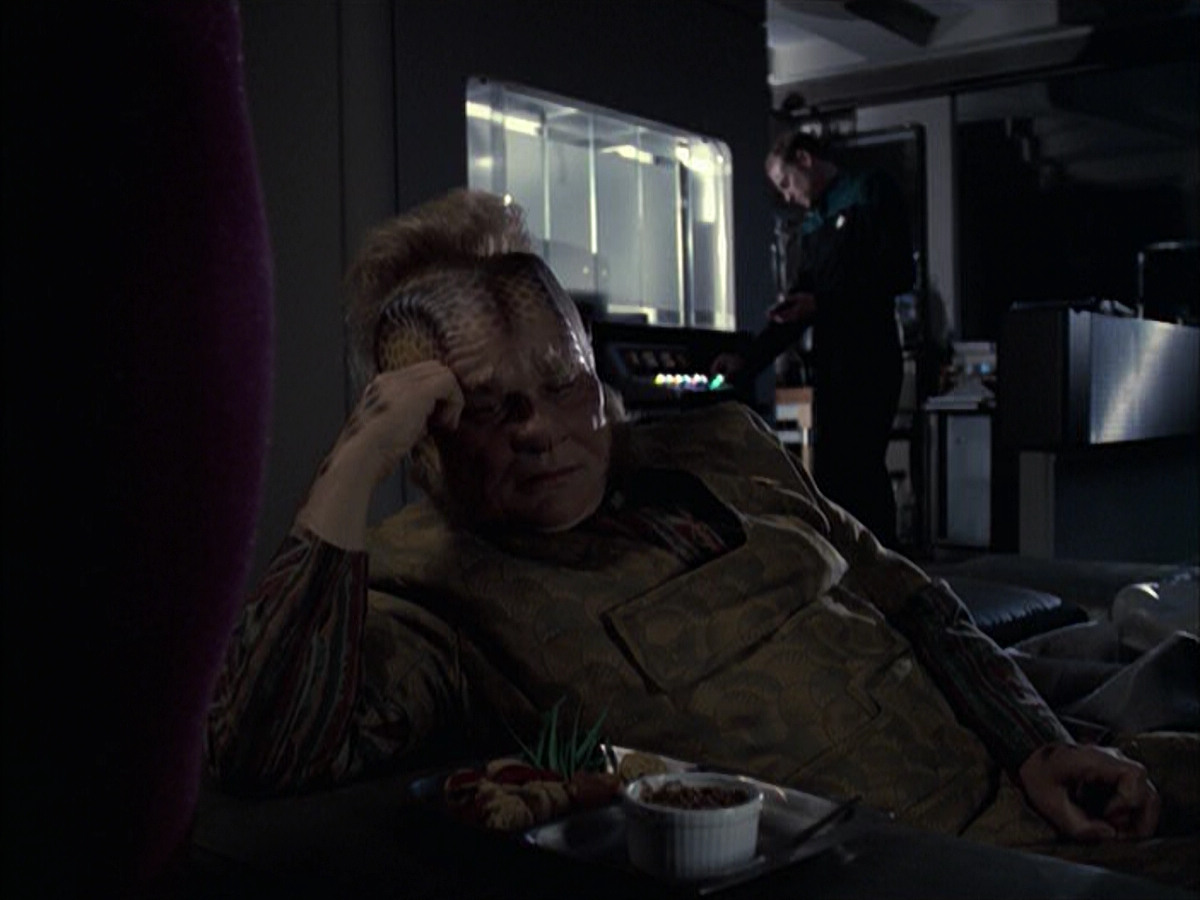extant_StarTrek_VOY_6x14-Memorial_02542.jpg