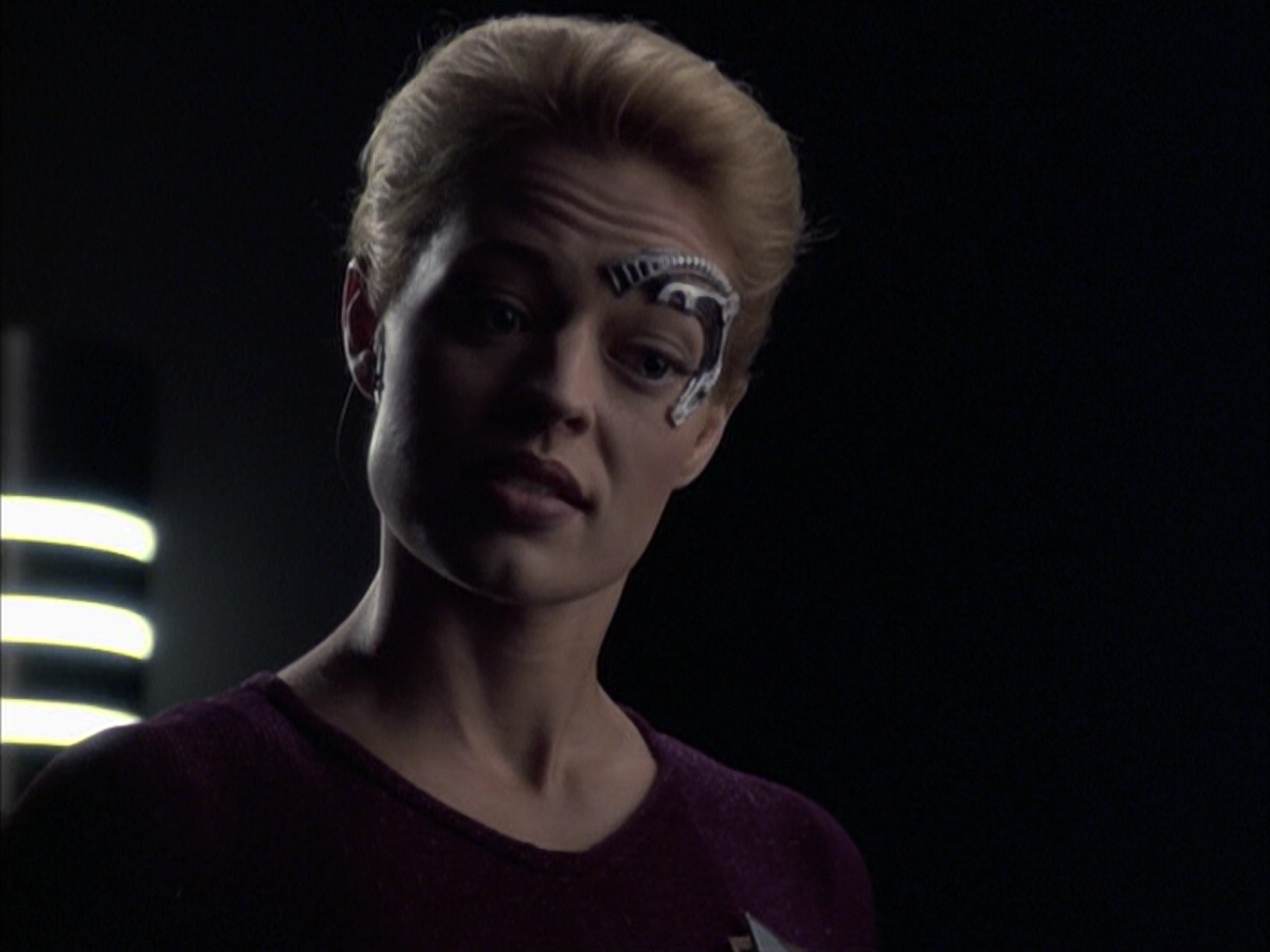 extant_StarTrek_VOY_6x14-Memorial_02547.jpg