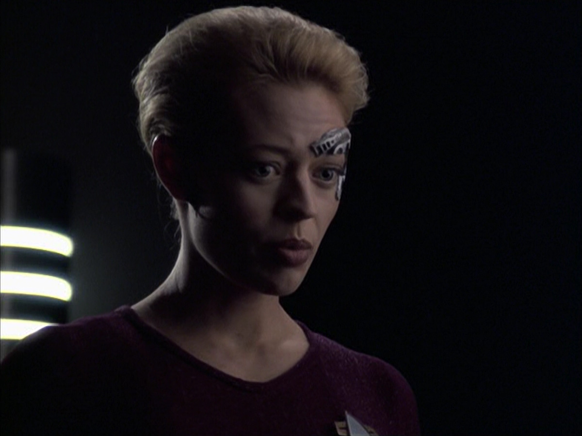 extant_StarTrek_VOY_6x14-Memorial_02557.jpg