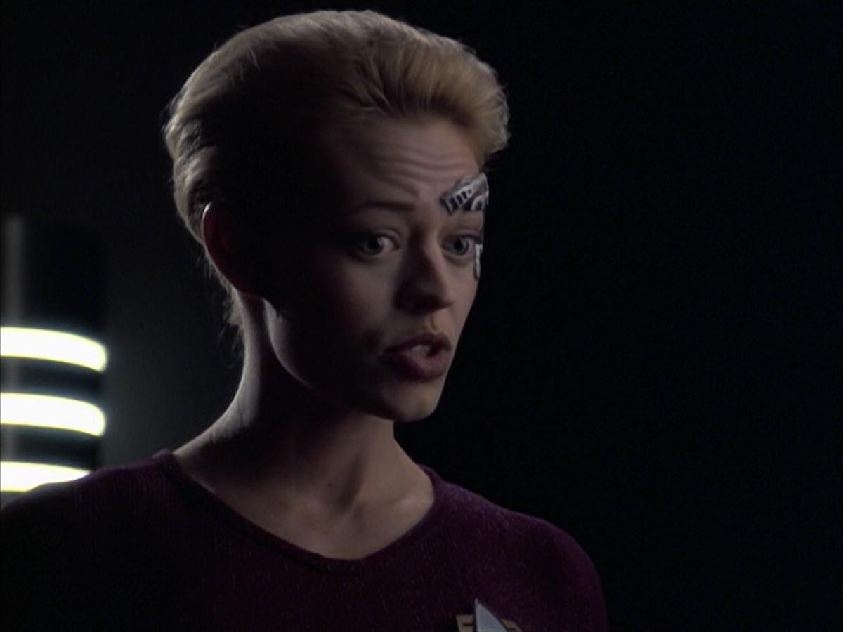 extant_StarTrek_VOY_6x14-Memorial_02560.jpg
