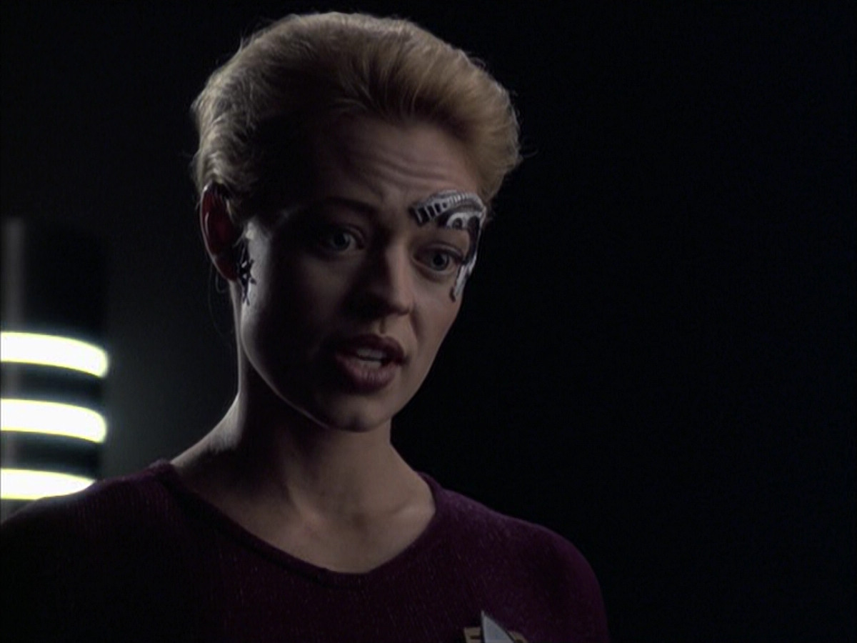 extant_StarTrek_VOY_6x14-Memorial_02564.jpg