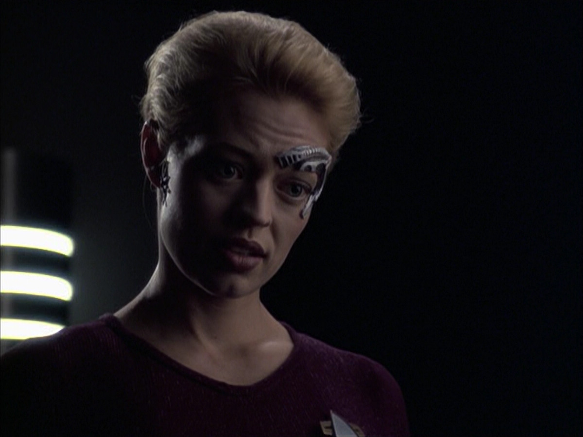 extant_StarTrek_VOY_6x14-Memorial_02565.jpg