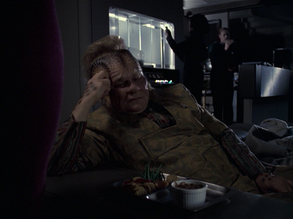 extant_StarTrek_VOY_6x14-Memorial_02596.jpg