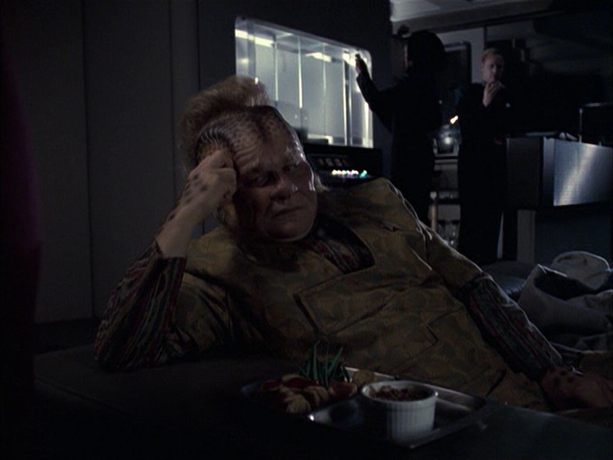extant_StarTrek_VOY_6x14-Memorial_02597.jpg