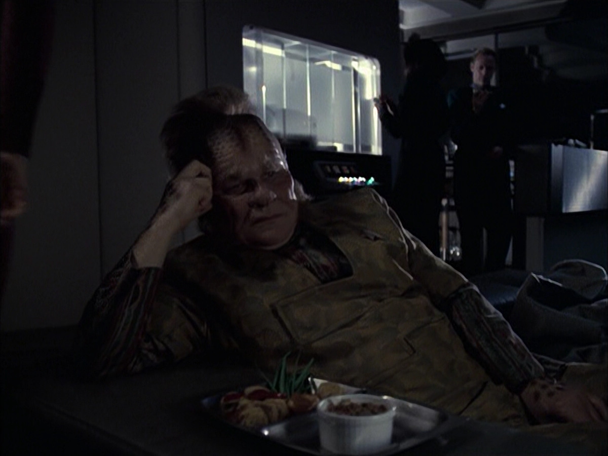 extant_StarTrek_VOY_6x14-Memorial_02598.jpg